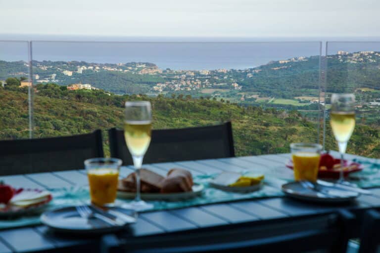 Villa for long-term rent with sea view